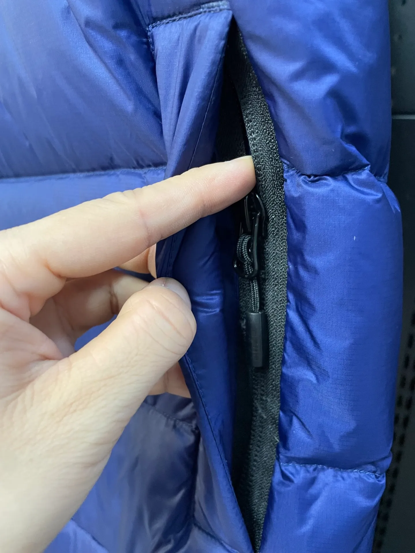 P560 Canadian brand CanadaGoose men's and women's CROFTON lightweight down vest 2229M DWR water-repellent treatment WindWall windproof fabric 700 fleece filling original mold opening details one to one production The upper body effect is stunning Exclusively available on the Xiaohongshu purchasing platform The highest version on the market Size: XS S M L XL XXL